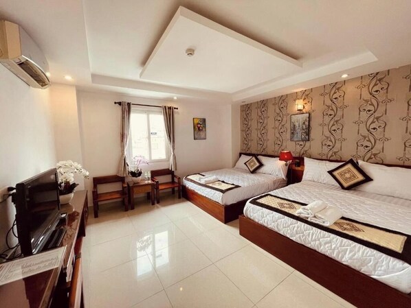 Family Room | Soundproofing, iron/ironing board, free WiFi