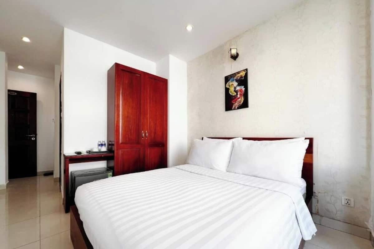 Deluxe Double Room | Iron/ironing board, free WiFi