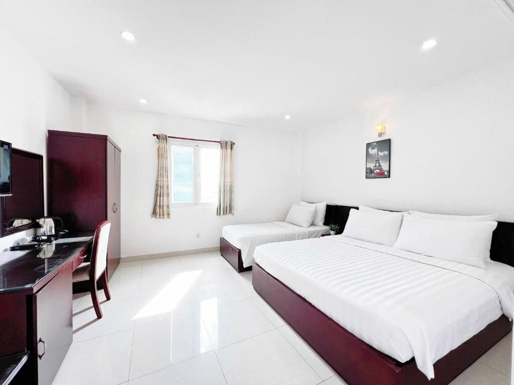 Family Room | Soundproofing, iron/ironing board, free WiFi