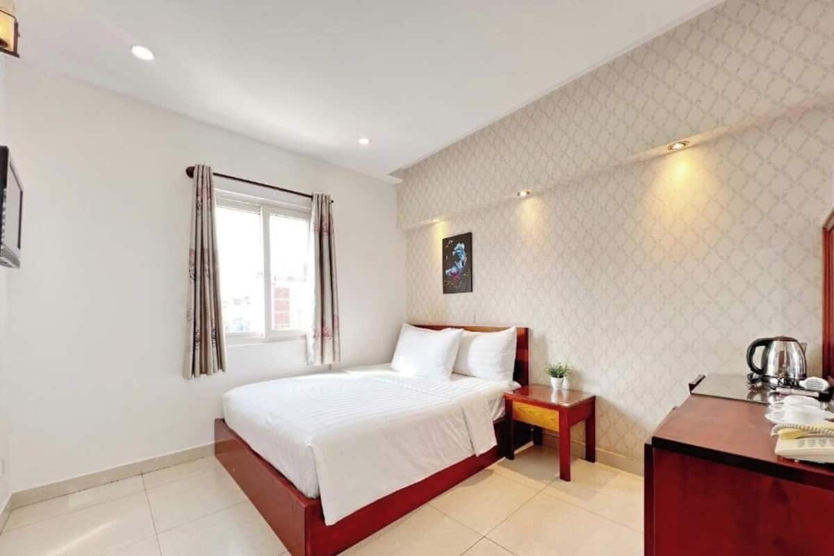 Standard Double Room | Iron/ironing board, free WiFi