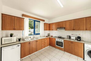 Frigorifero, microonde, forno, lavastoviglie