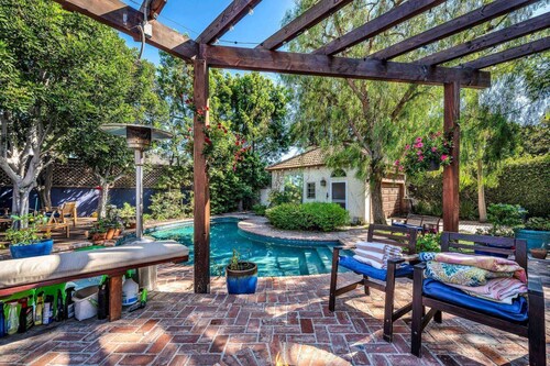 Near SoFi Villa Victoria Historic LaFayette Square