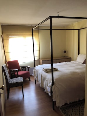 3 dormitorios, tabla de planchar con plancha, wifi y ropa de cama