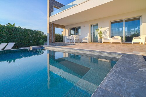 Villa Opulentia with Pool and Sea View