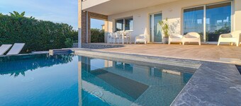 Villa Opulentia with Pool and Sea View