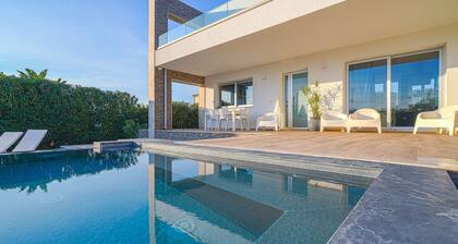 Villa Opulentia with Pool and Sea View