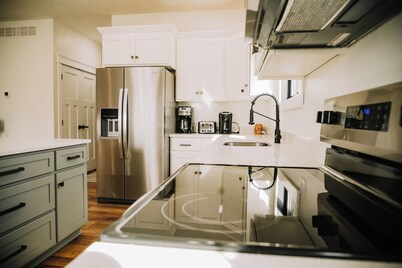 Cozy & Cute Mechanicsburg Getaway – 2BR, Handicap Accessible, Family-Ready