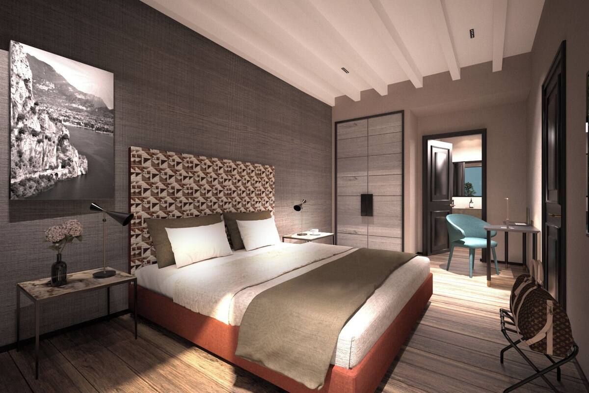 Luxury Room | In-room safe, desk, laptop workspace, blackout drapes