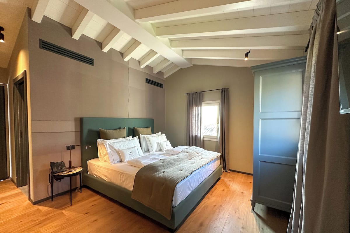 Luxury Room, Partial Lake View | Minibar, in-room safe, desk, laptop workspace