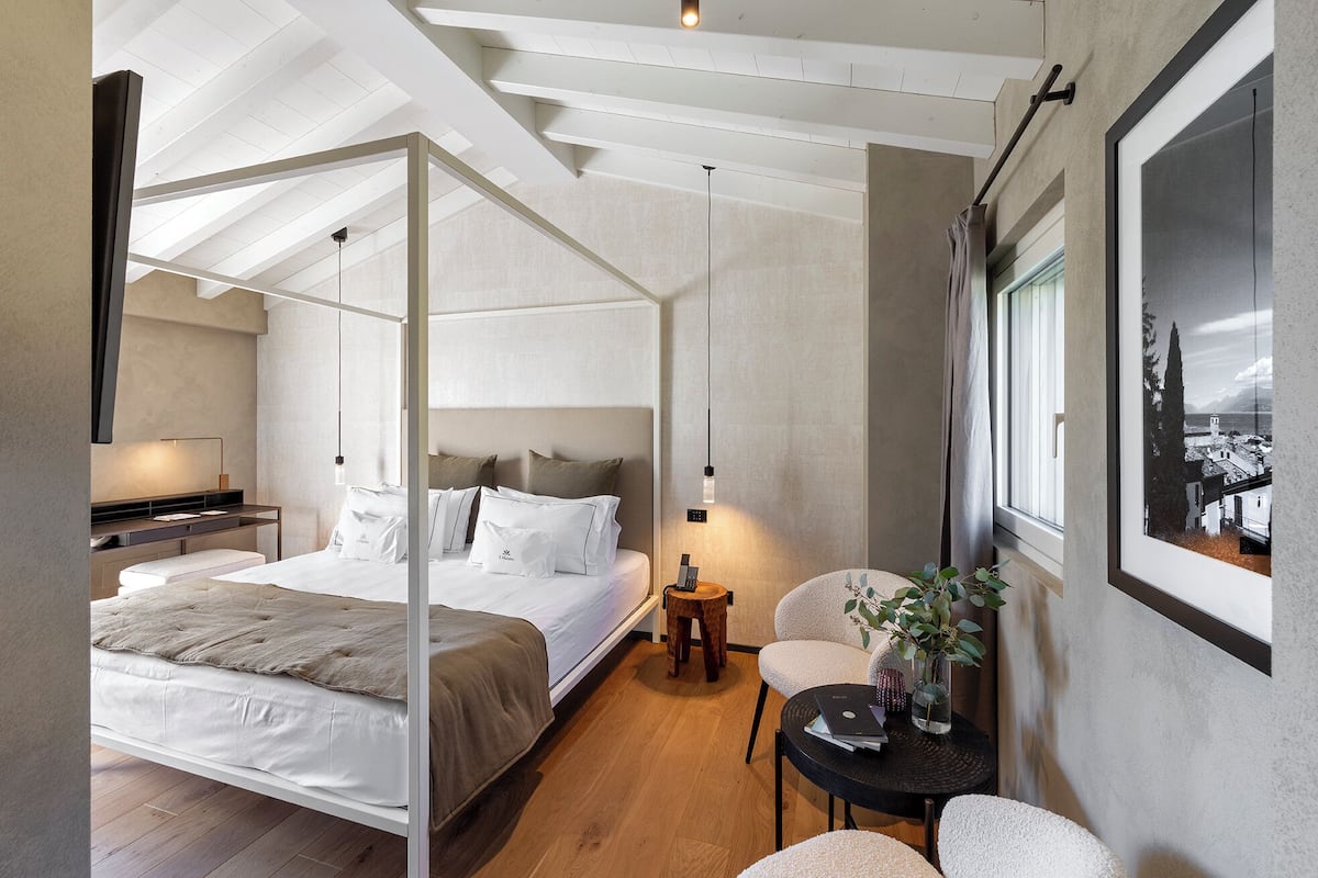 Luxury-Zimmer, Seeblick | Minibar, Zimmersafe, Schreibtisch, laptopgeeigneter Arbeitsplatz