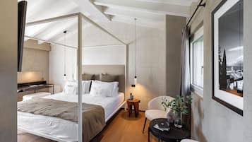 Chambre Luxe, vue lac | Minibar, coffres-forts dans les chambres, bureau