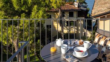 Luxury-Zimmer, Seeblick | Terrasse/Patio