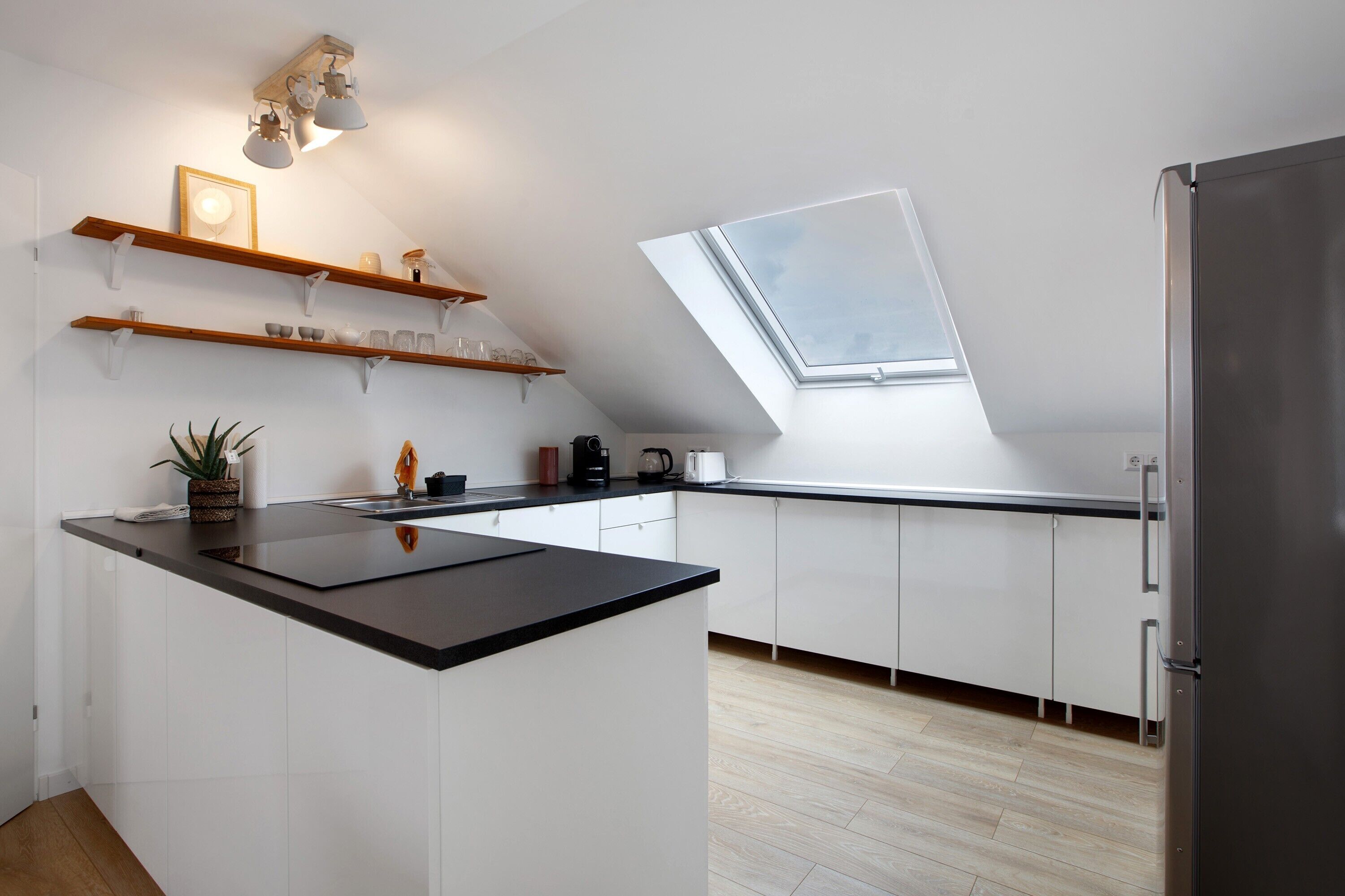 Réfrigérateur, four, plaque de cuisson, lave-vaisselle