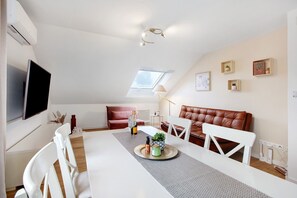 TV - Apartment 'Dreiländer Apartments Lörrach' with Wi-Fi (Lörrach)