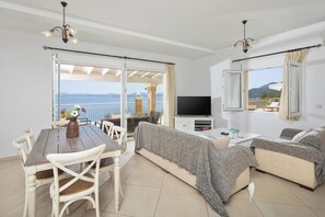 Smart TV, table tennis