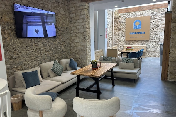 Coin salon dans le hall