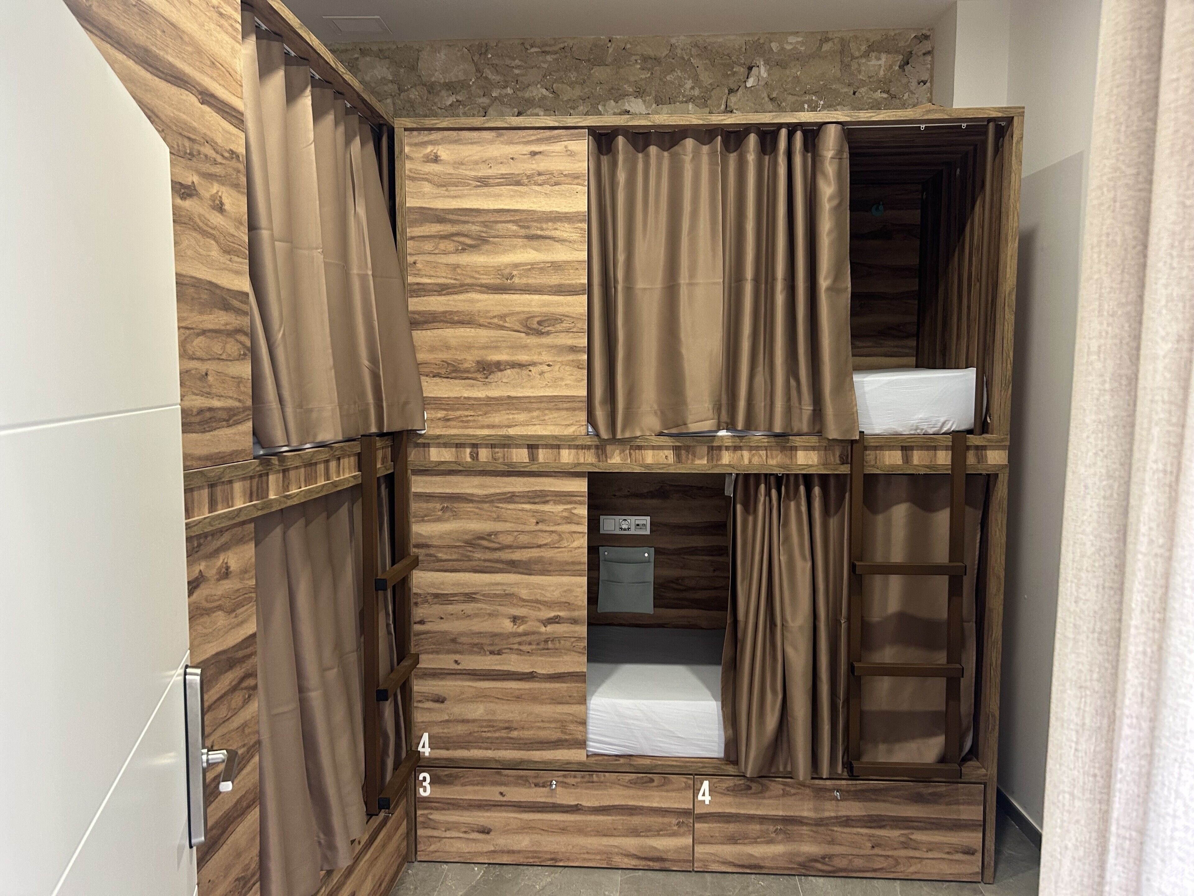 STONE ROOM | Free WiFi