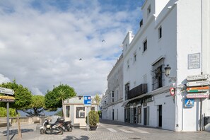 Exterior - 'Casa Bakara Vejer Old Town' with Mountain Views, Wi-Fi and Private Terrace (Vejer de la Frontera)