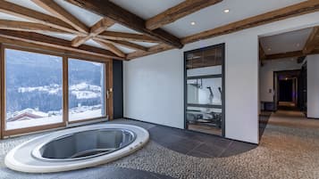 Bathtub spa indoor