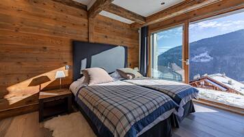 Luxury Chalet, 4 Bedrooms, Balcony, Mountain View | Soundproofing, iron/ironing board, free WiFi, bed sheets