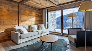 Luxury Chalet, 4 Bedrooms, Balcony, Mountain View