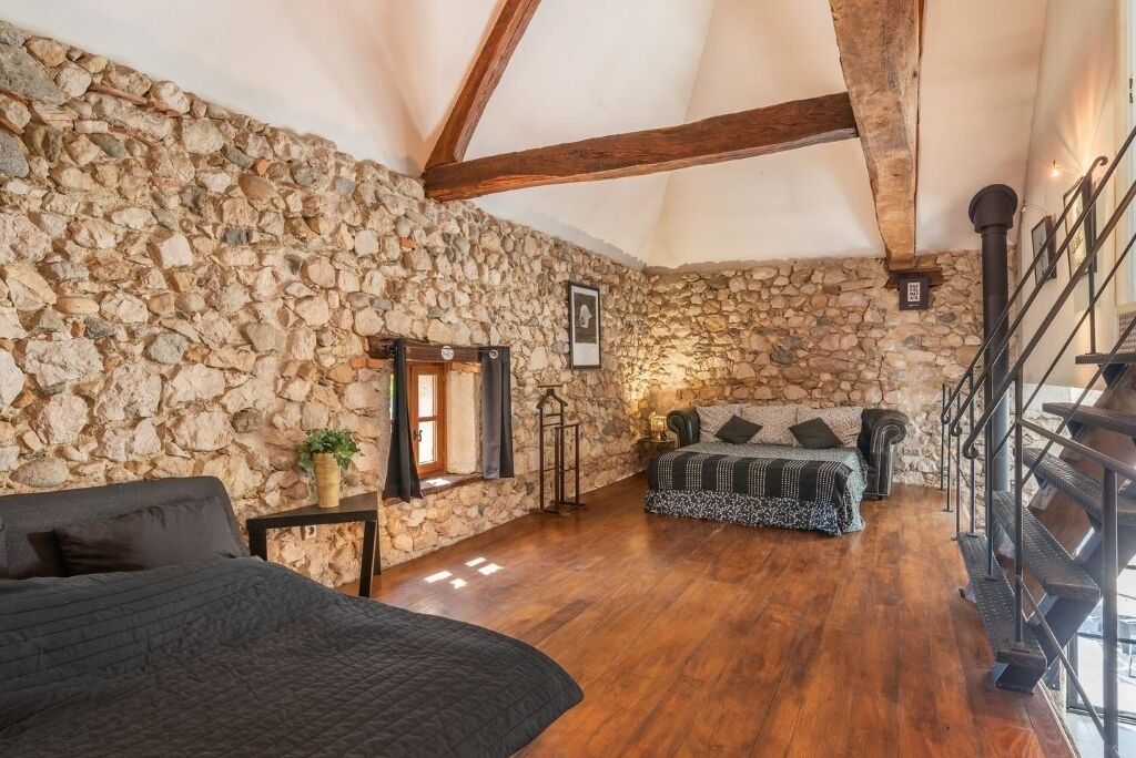 3 makuuhuonetta, silitysrauta/-lauta, Wi-Fi, vuodevaatteet