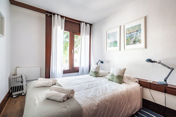 1 bedroom, iron/ironing board, free WiFi, bed sheets - Osyris White Apartment, Tróia, Setubal (Troia)