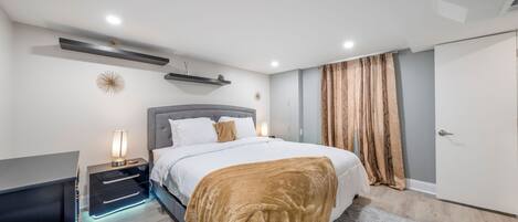 3 habitaciones, tabla de planchar con plancha, wifi y ropa de cama