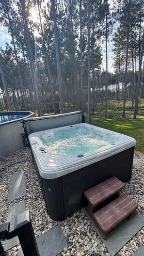 Outdoor spa tub