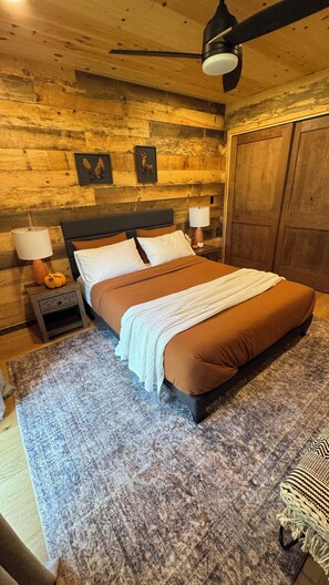 5 عدّة غرف نوم ومكواة/لوح كي وواي فاي وملاءات أسرّة