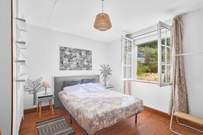 8 bedrooms, iron/ironing board, WiFi, bed sheets