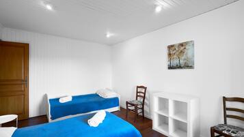 8 habitaciones, tabla de planchar con plancha, wifi y ropa de cama