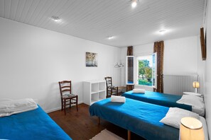 8 habitaciones, tabla de planchar con plancha, wifi y ropa de cama 