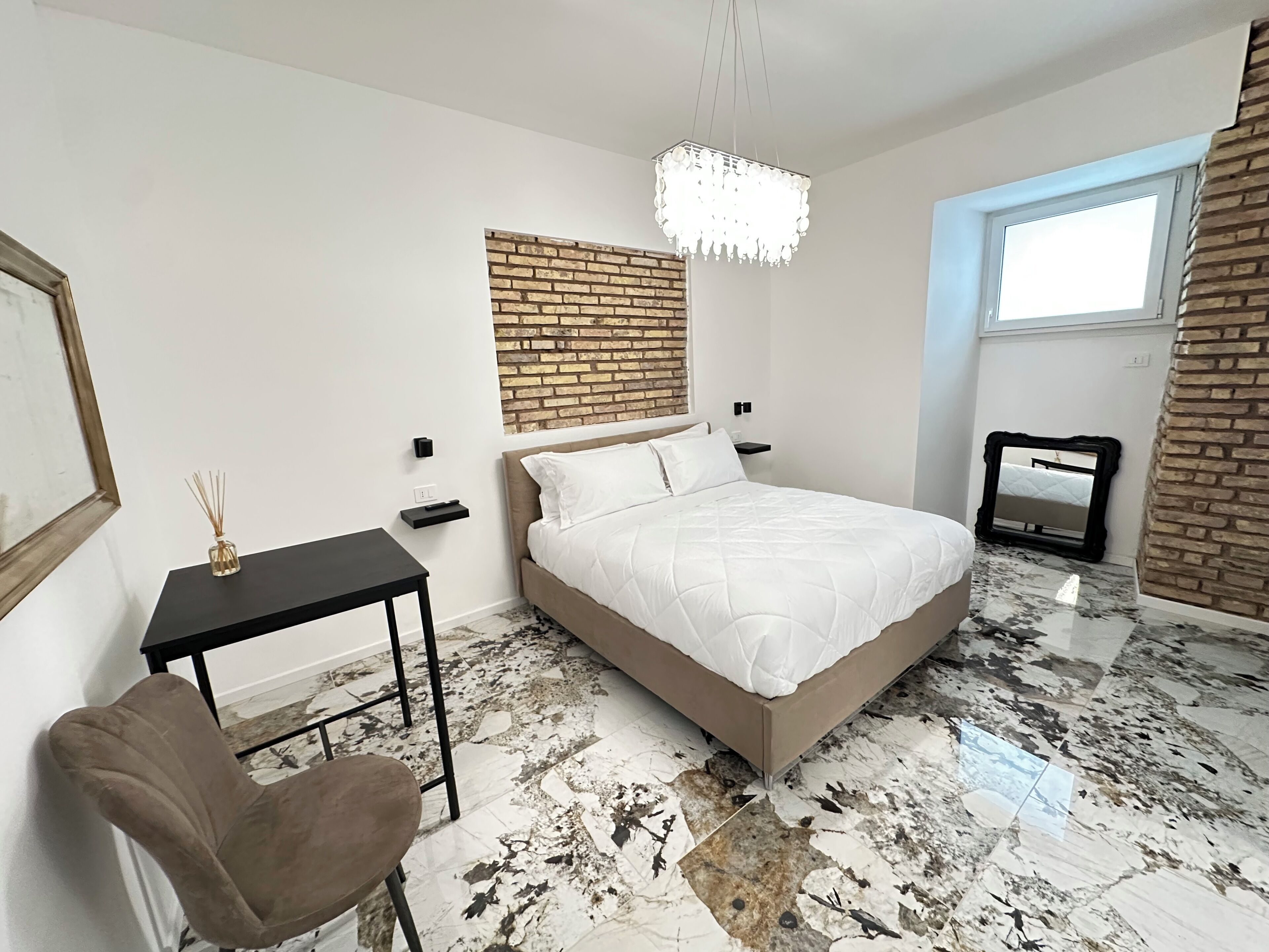 2 多间卧室、WiFi、床单