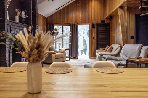 Spacious Home: Tennis Court + Firepit | Sleeps 15+