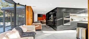 Private Tennis Court, Outdoor BBQ, Porch & Yard