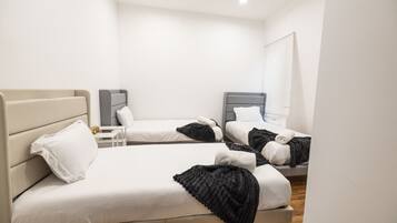 5 bedrooms, iron/ironing board, WiFi, bed sheets