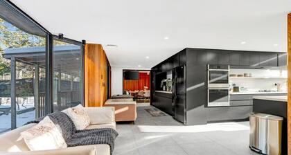 Private Tennis Court, Outdoor BBQ, Porch & Yard