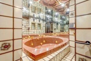 Hair dryer - Private Tennis Court, Outdoor BBQ, Porch & Yard (Loch Sheldrake)
