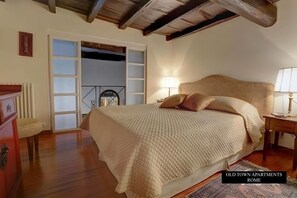 2 Schlafzimmer, Zimmersafe, Schreibtisch, Bügeleisen/Bügelbrett