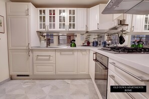 Kühlschrank, Mikrowelle, Ofen, Geschirrspüler