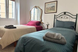 Cribs/infant beds - Piramide-Ostiense Two Bedroom Apartment (Rome)