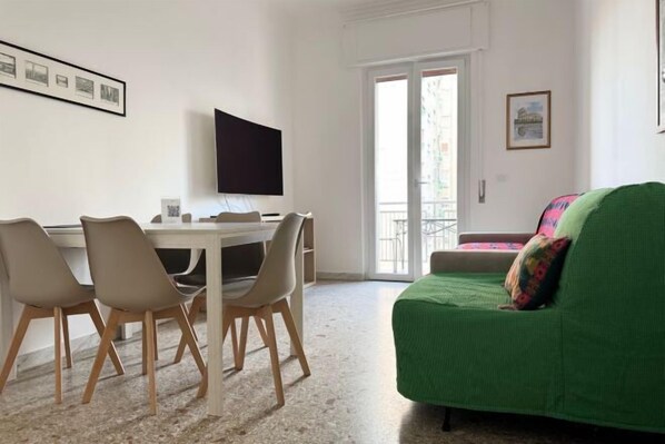 Living area - Piramide-Ostiense Two Bedroom Apartment (Rome)