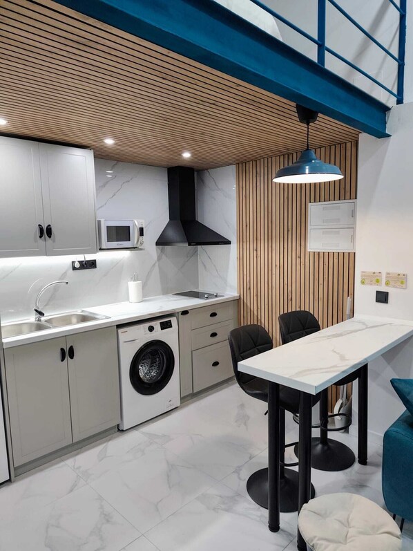 Fridge, microwave, stovetop, coffee/tea maker