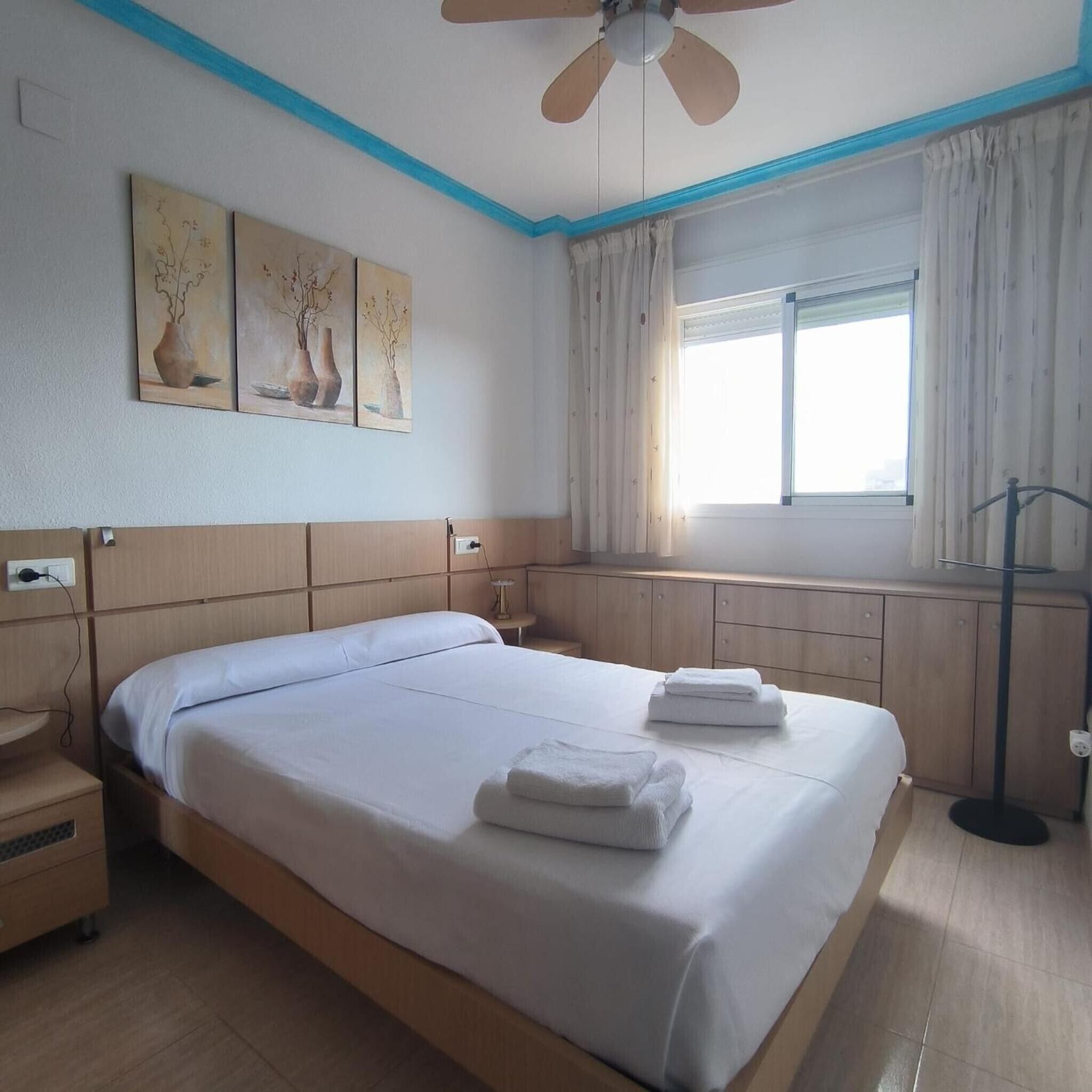 2 habitaciones, escritorio, tabla de planchar con plancha y wifi 