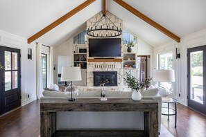 TV, offices - Windy Hill Retreat | Modern Farmhouse with Views, Cowboy Pool &amp; Firepit (La Grange)