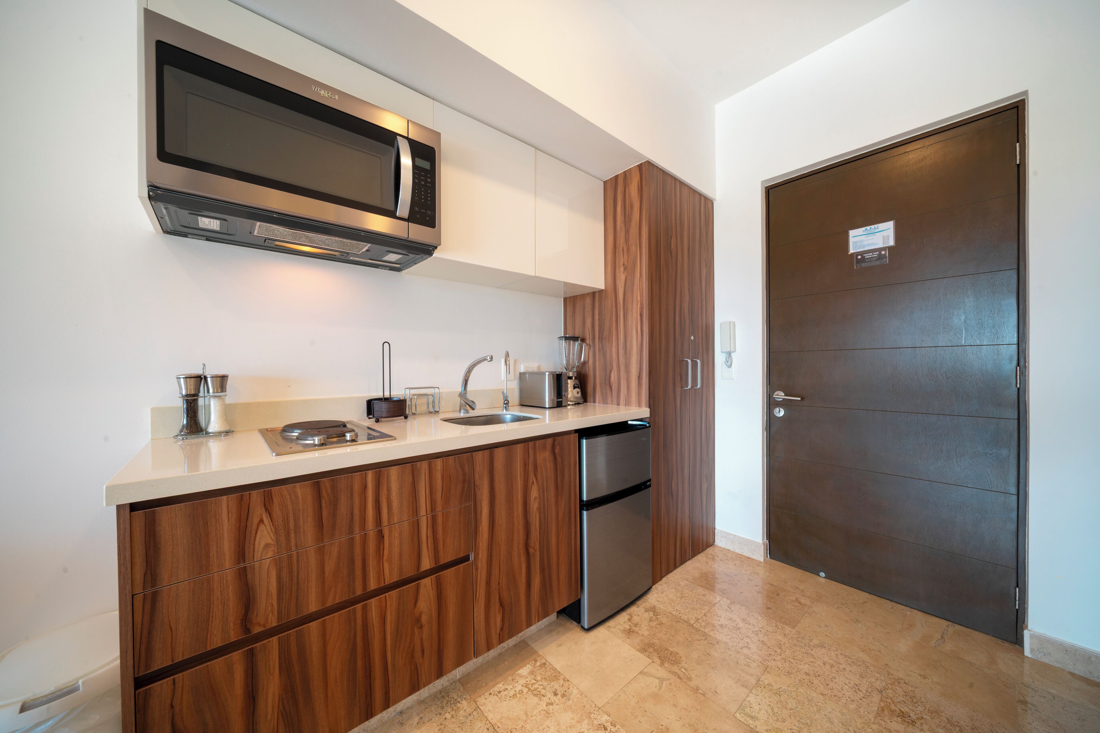 Estudio estándar, balcón, vista a la ciudad | Cocina privada | Tostadora 