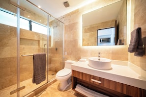 Standard Studio, Balcony, City View | Bathroom