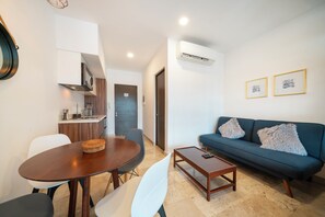 Standard Studio, Balcony, City View | Private kitchen