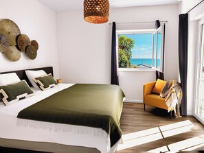 6 bedrooms, iron/ironing board, free WiFi, bed sheets